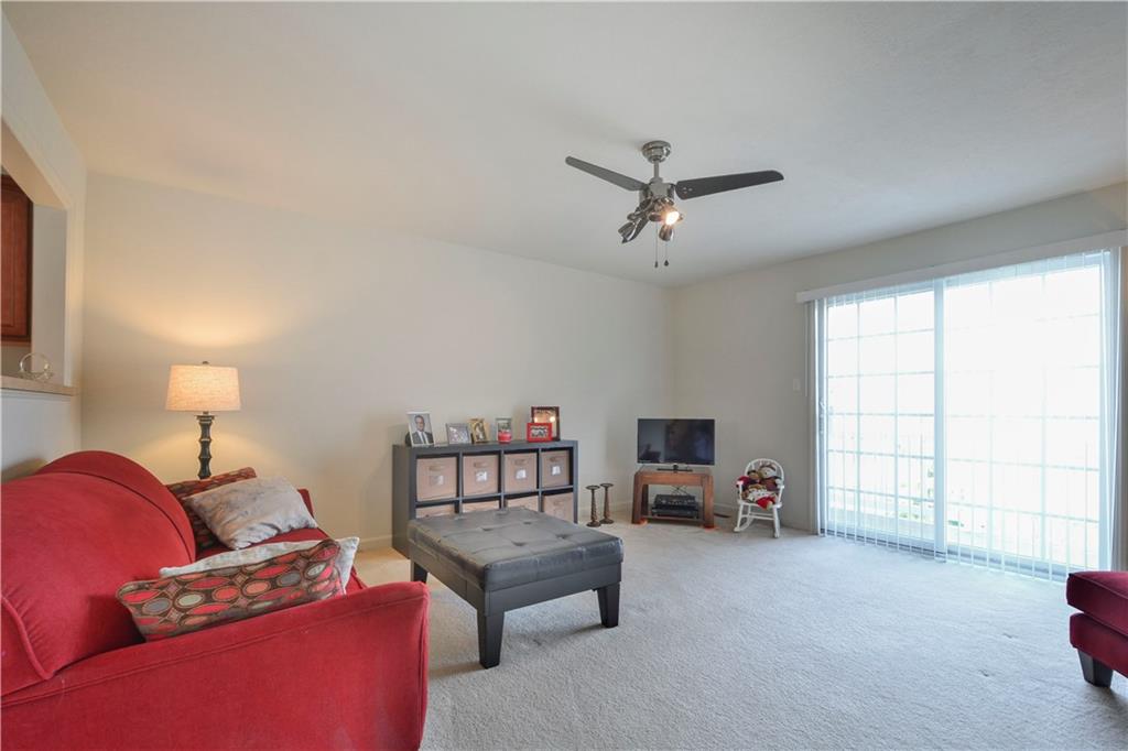 80 Castle View Drive McKees Rocks, PA 15136 - Photo 11 of 24 Living Room