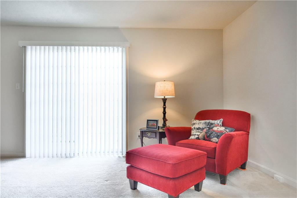 80 Castle View Drive McKees Rocks, PA 15136 - Photo 14 of 24 Living Room