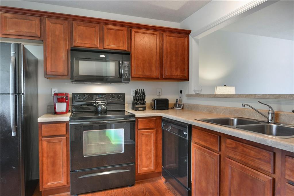 80 Castle View Drive McKees Rocks, PA 15136 - Photo 6 of 24 Kitchen