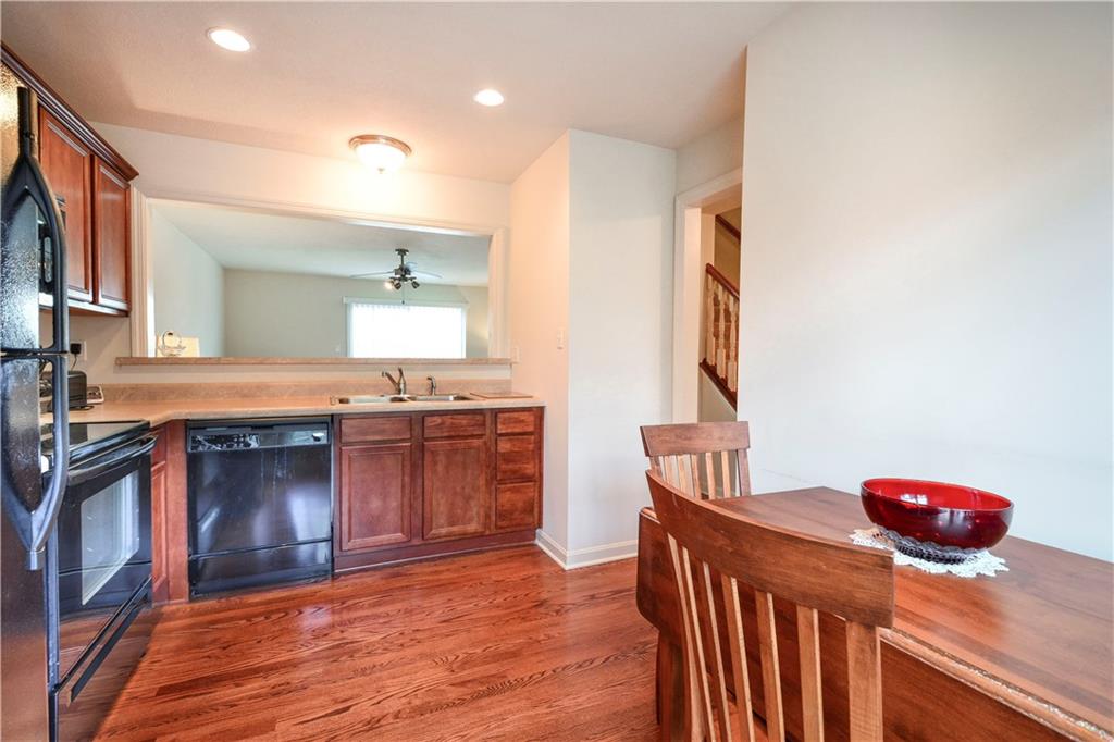 80 Castle View Drive McKees Rocks, PA 15136 - Photo 9 of 24 Kitchen