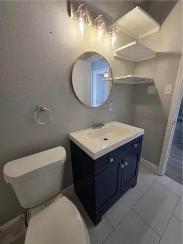 a view of a house with backyard and furniture