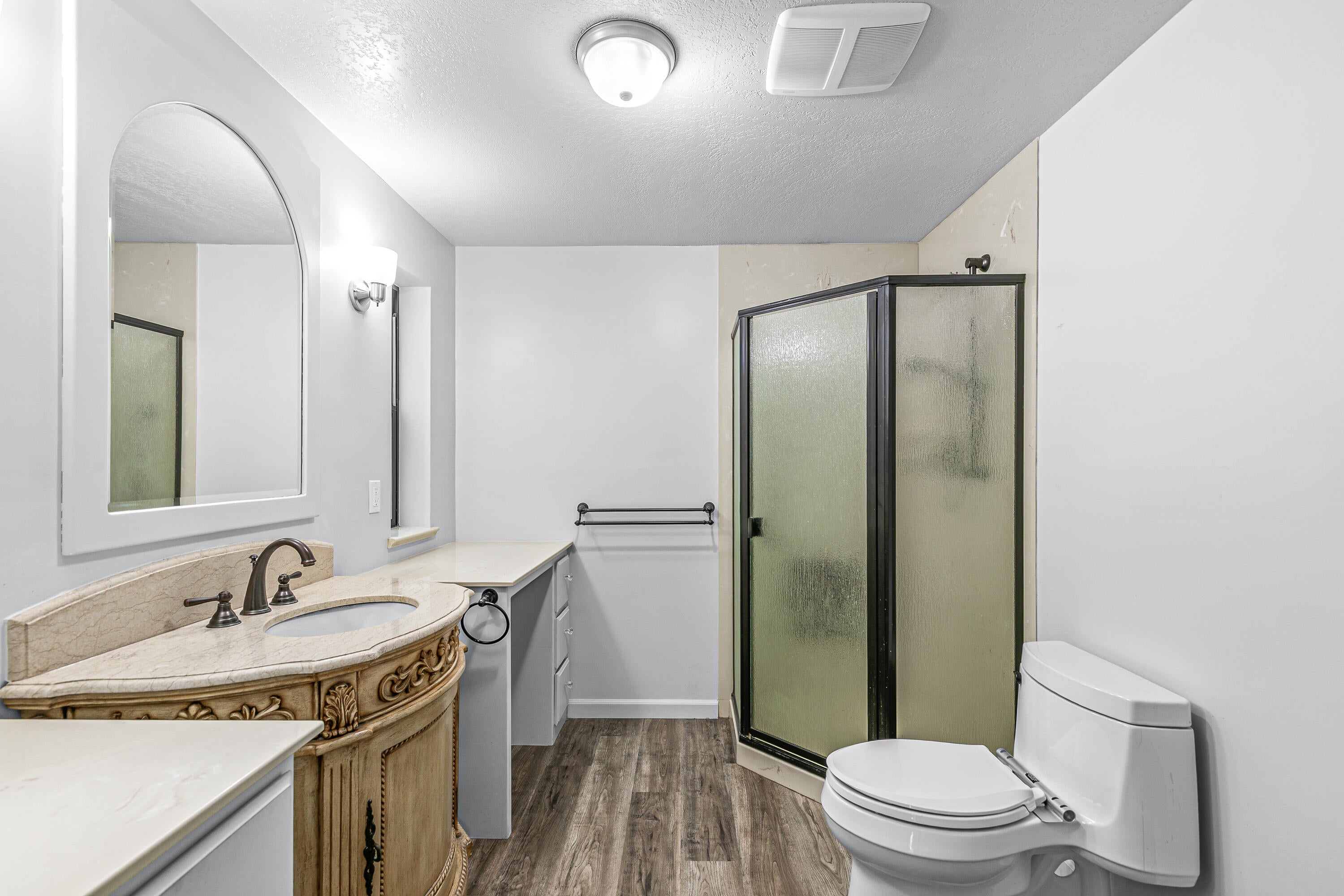 420 Crystal Springs Road Grants Pass, OR 97527 - Photo 20 of 40 Primary bathroom one