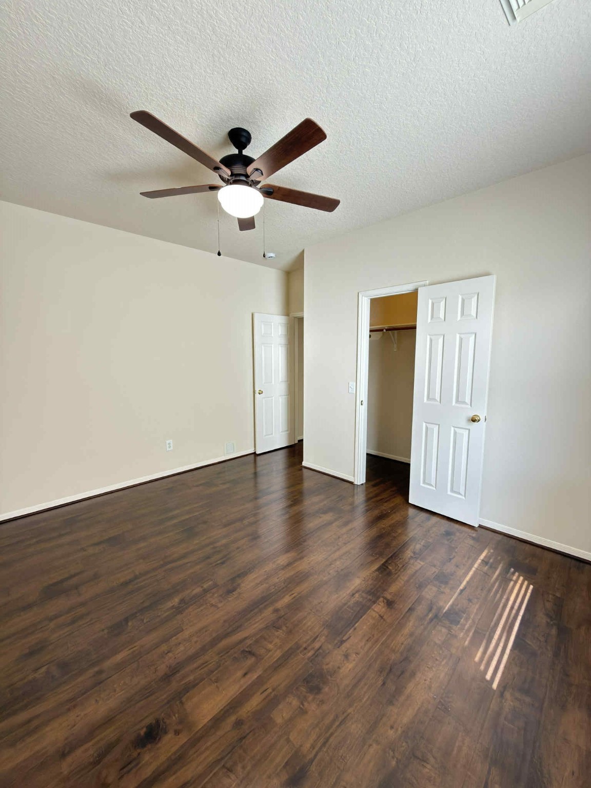9531 Summer Run Houston, TX 77064 - Photo 25 of 29 a view of an empty room with wooden floor and a ceiling fan