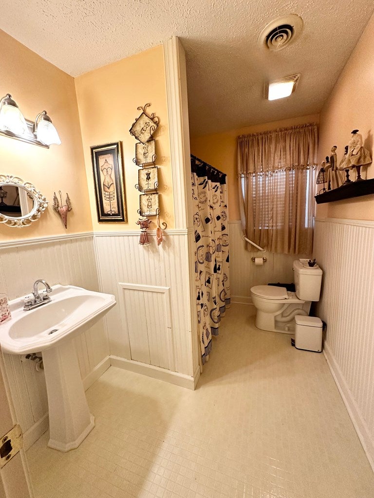 565 Spring Valley Road Bristol, VA 24201 - Photo 20 of 41 Gallery Image 20