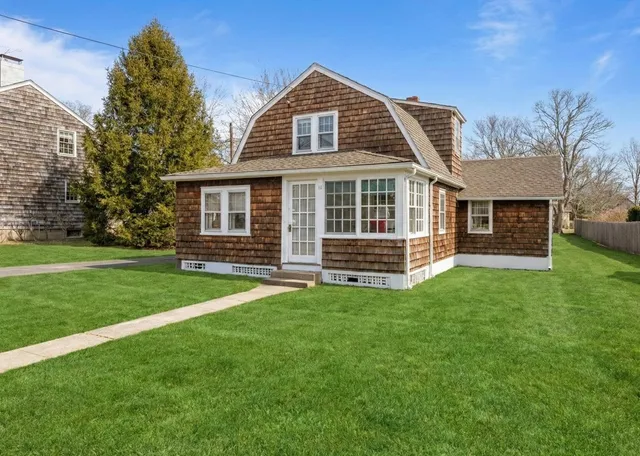 $1,100,000 | 16 Cedar Street, East Hampton, NY 11937