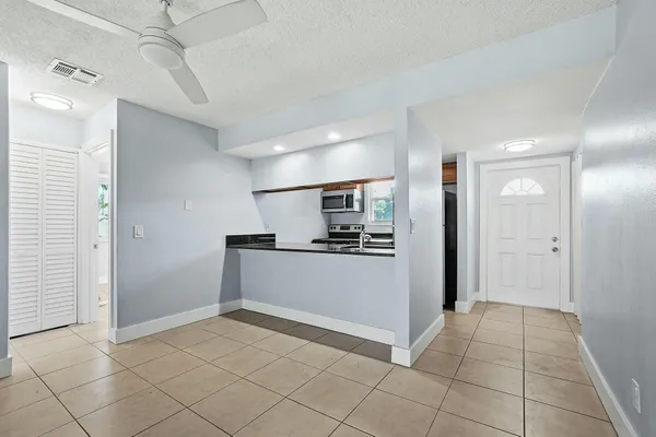 $1,850 | 983 Northwest Spruce Ridge Drive, Unit 4, Stuart, FL 34994