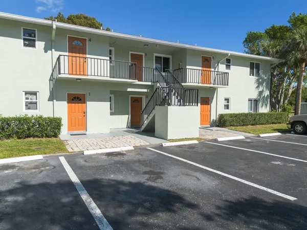 $1,850 | 983 Northwest Spruce Ridge Drive, Unit 4, Stuart, FL 34994
