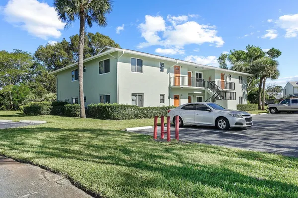 $1,850 | 983 Northwest Spruce Ridge Drive, Unit 4, Stuart, FL 34994