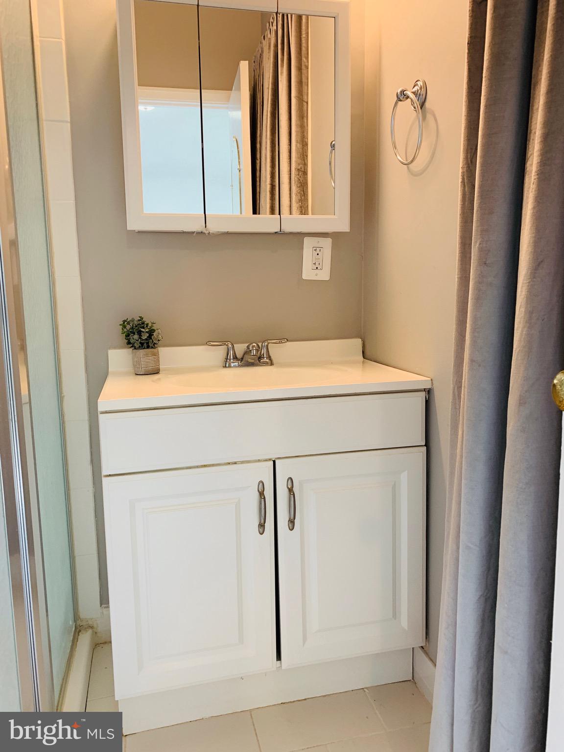 8508 Stevenswood Road Baltimore, MD 21244 - Photo 16 of 45 a utility room with dryer and washer