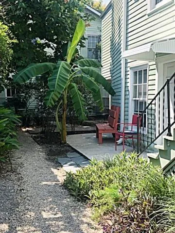 $1,475 | 4018 Constance Street, Unit 2, New Orleans, LA 70115