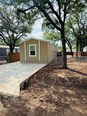 $1,575 | 3003 Elmwood Drive, Granbury, TX 76048
