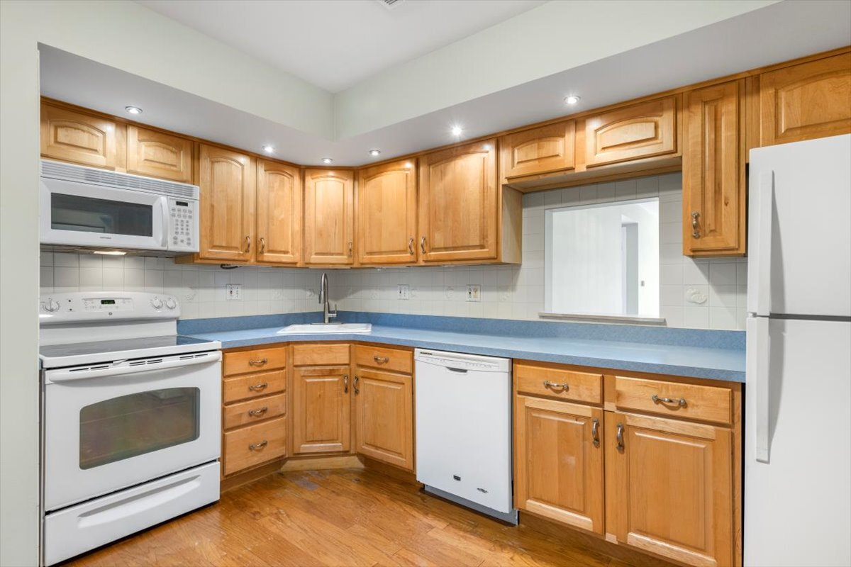 701 Ridge Road, Unit 2B Wilmette, IL 60091 - Photo 8 of 15