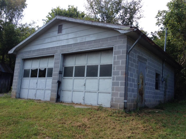 364 Owl Hole Gap Road Rutledge, TN 37861 - Photo 10 of 17 garage