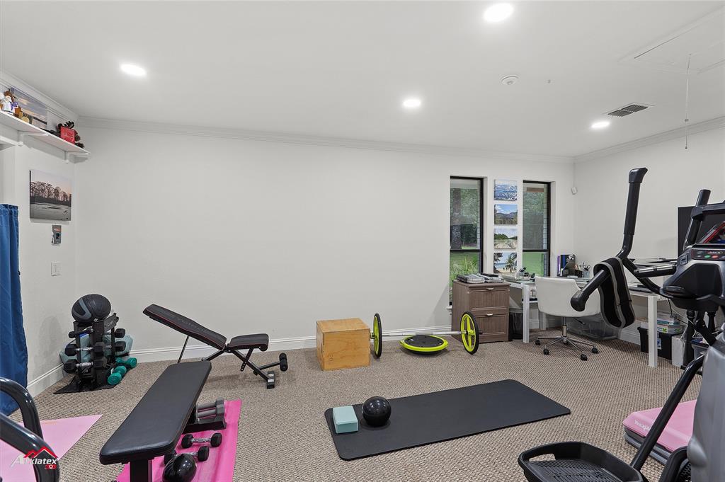 342 Merritt Road Benton, LA 71006 - Photo 23 of 38 a room with gym equipment
