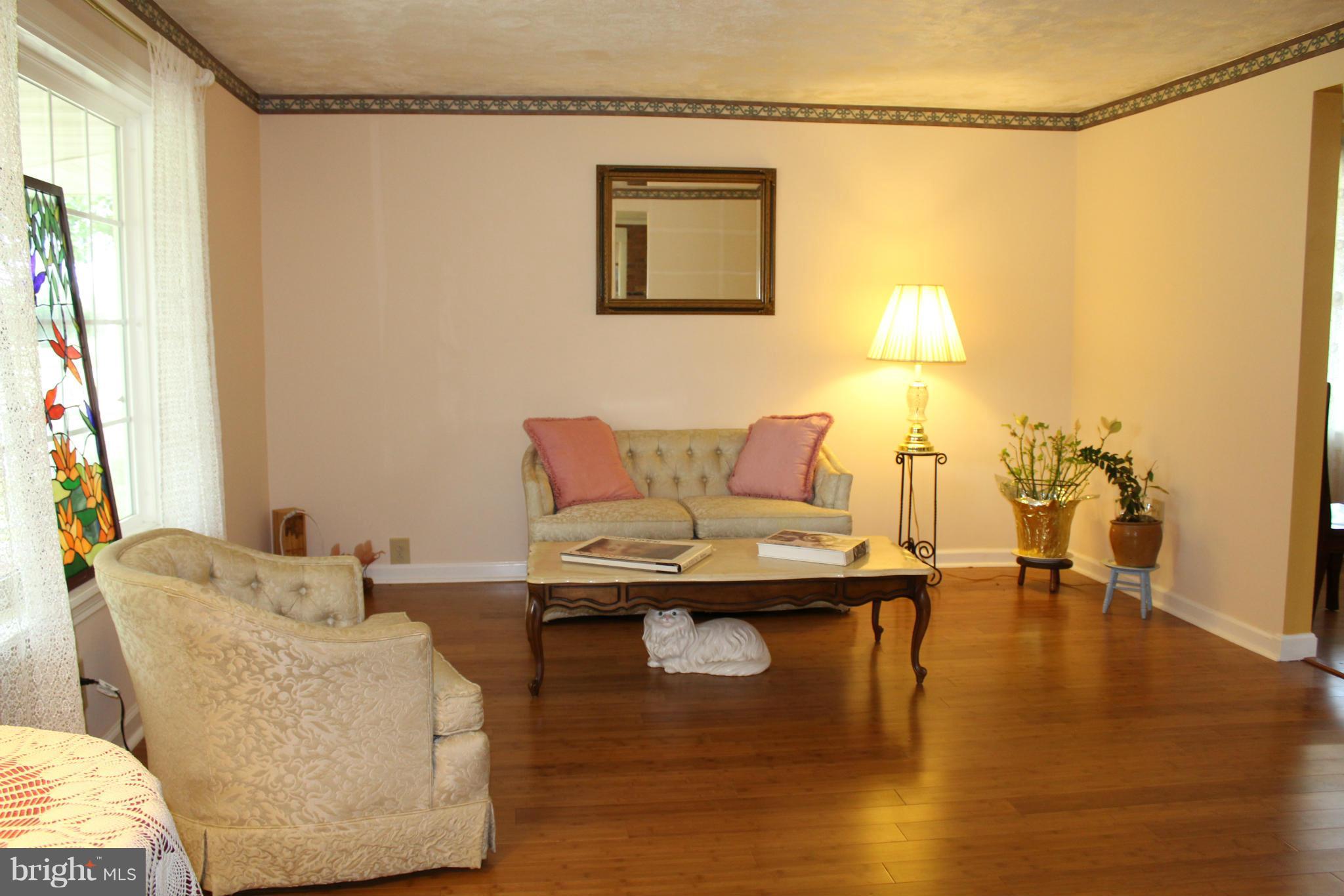 11825 Remington Road Remington, VA 22734 - Photo 15 of 29 Living Room