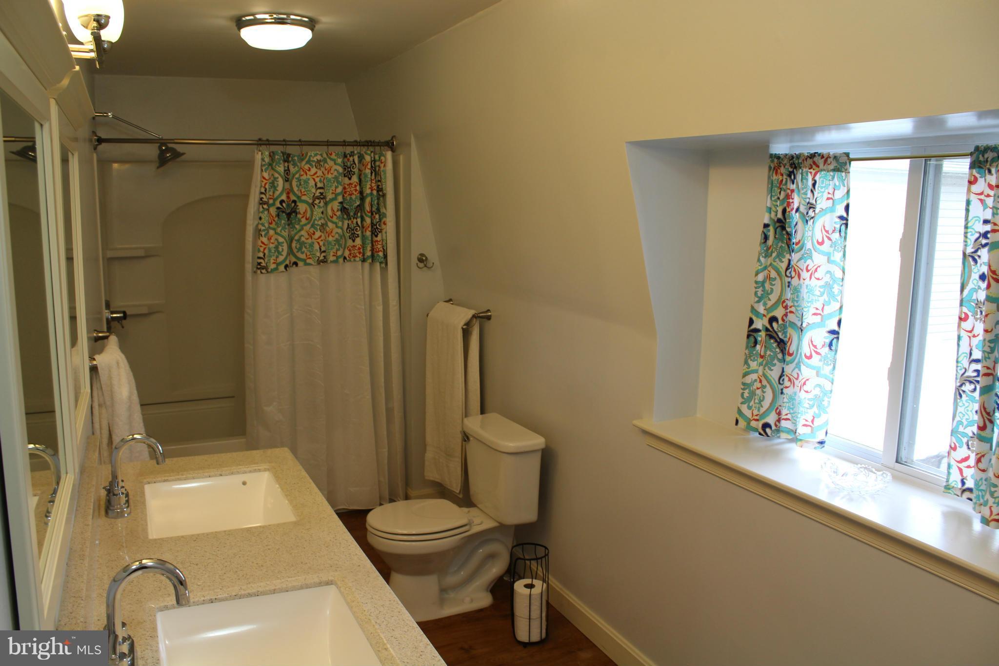 11825 Remington Road Remington, VA 22734 - Photo 17 of 29 Bath (Master)
