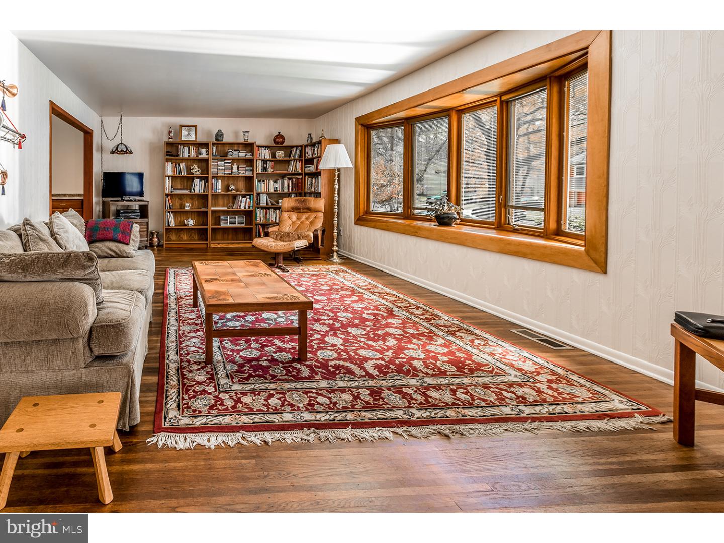 116 Chatham Road Mount Laurel, NJ 08054 - Photo 5 of 25 Living Room