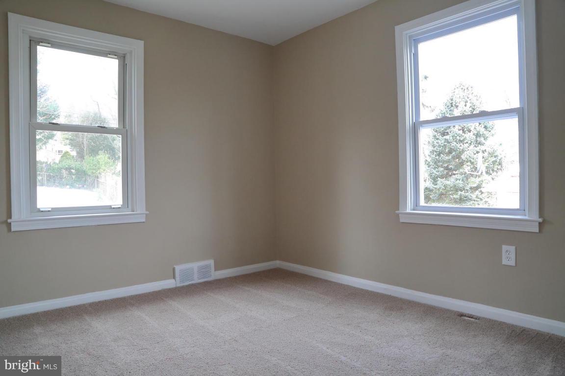 1836 Chesley Road York, PA 17403 - Photo 3 of 16 Gallery Image 3