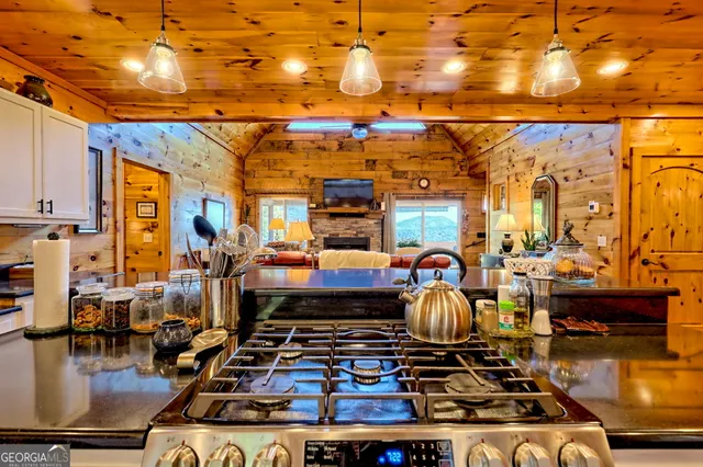 $750,000 | 557 Walnut Grove Lane, Tiger, GA 30576