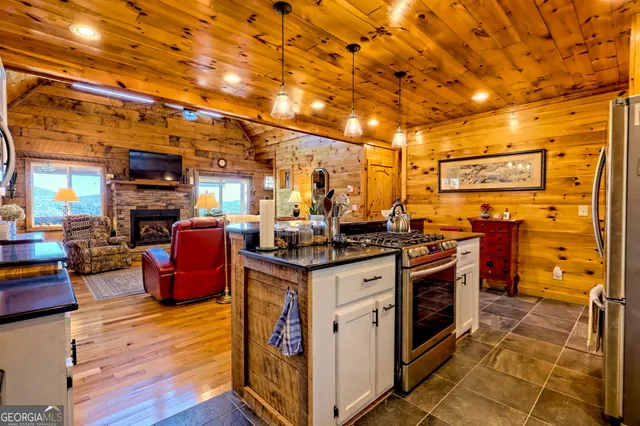 $750,000 | 557 Walnut Grove Lane, Tiger, GA 30576