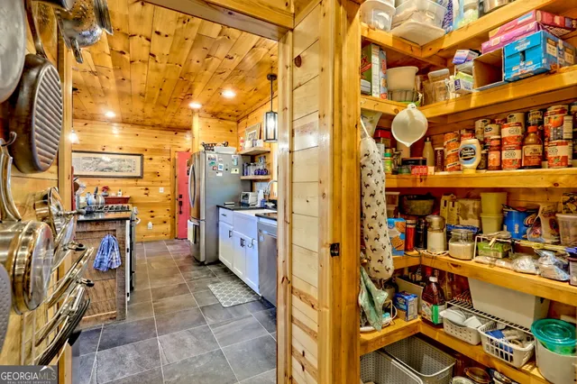 $750,000 | 557 Walnut Grove Lane, Tiger, GA 30576