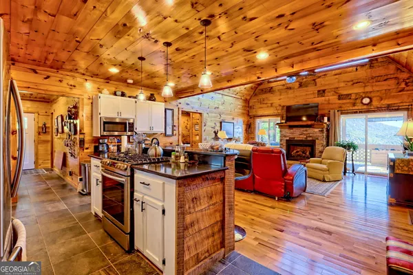 $695,000 | 557 Walnut Grove Lane, Tiger, GA 30576