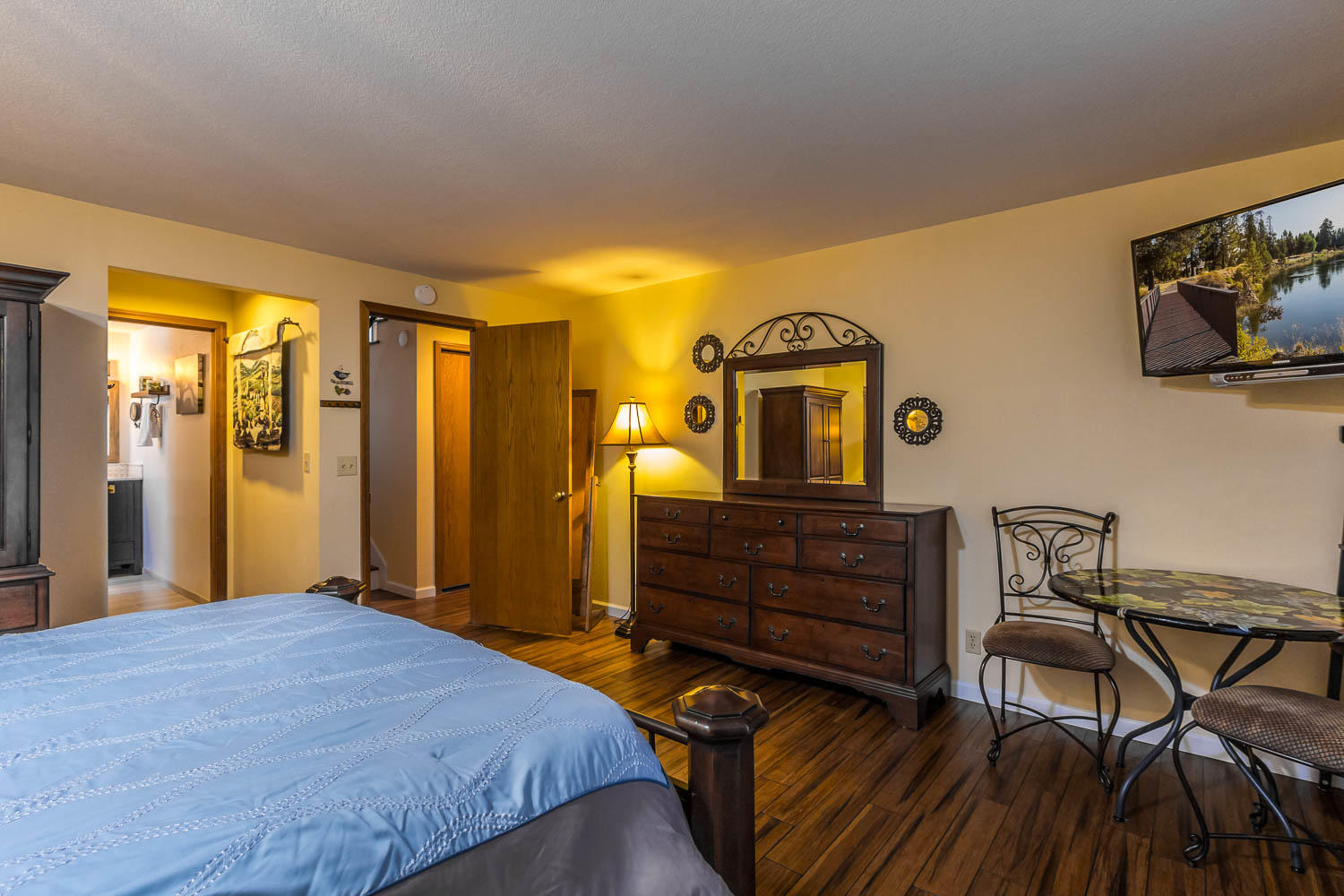17704 Rogue Lane Sunriver, OR 97707 - Photo 18 of 26 a bedroom with a bed and a flat screen tv