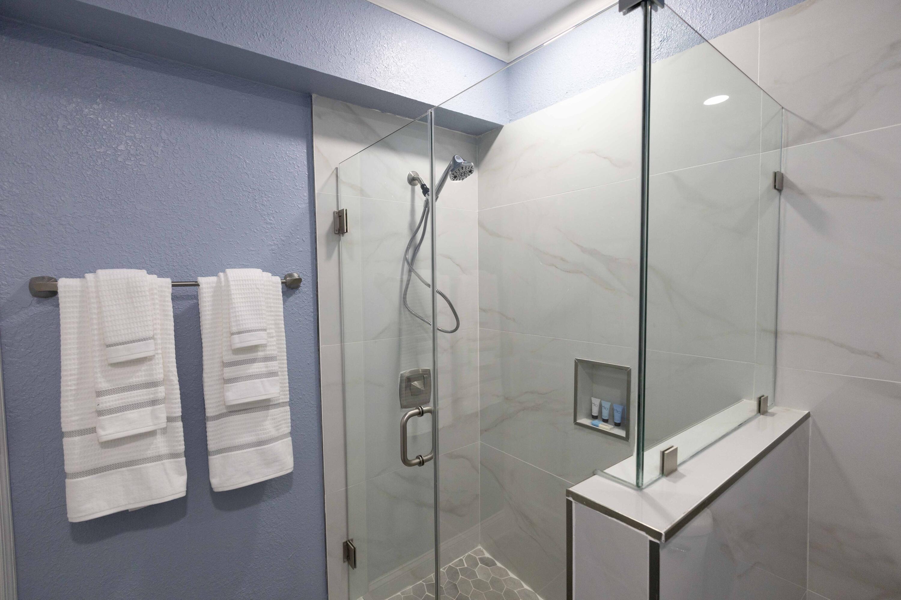 420 Avenida Alegre, Unit 4 West Palm Beach, FL 33405 - Photo 16 of 33 a bathroom with a shower