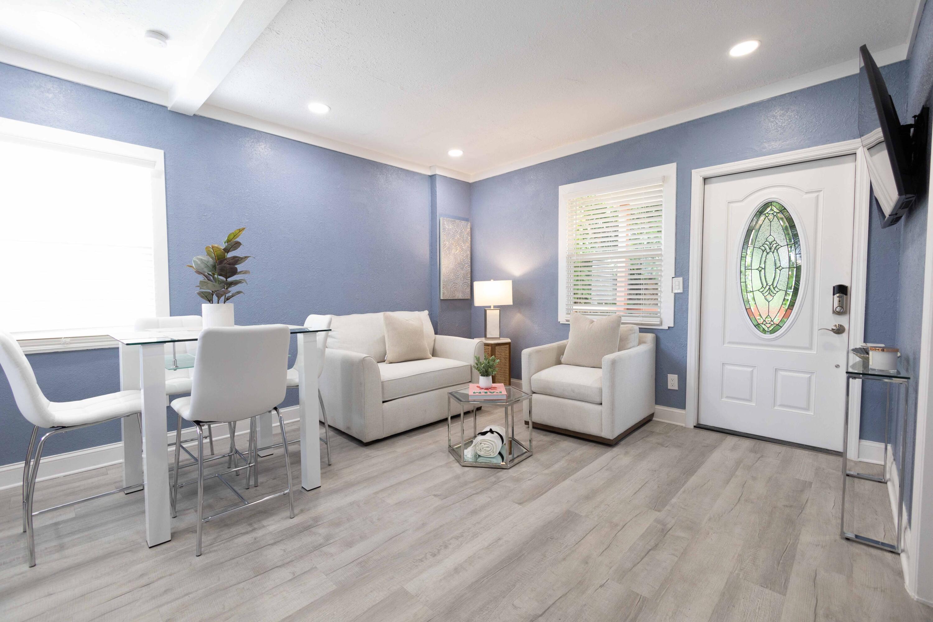 420 Avenida Alegre, Unit 4 West Palm Beach, FL 33405 - Photo 2 of 33 a living room with furniture and a window