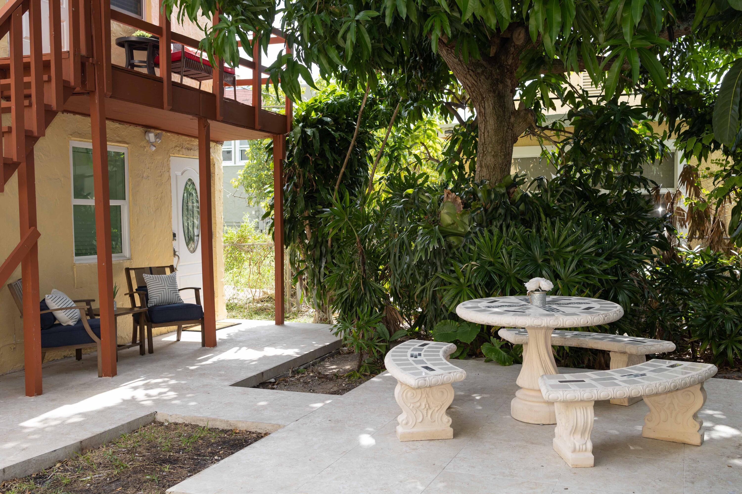 420 Avenida Alegre, Unit 4 West Palm Beach, FL 33405 - Photo 28 of 33 a white table and chairs in a patio