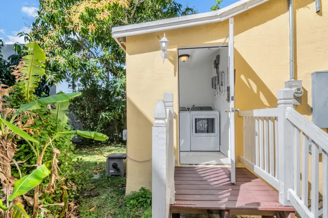 a view of front door and porch