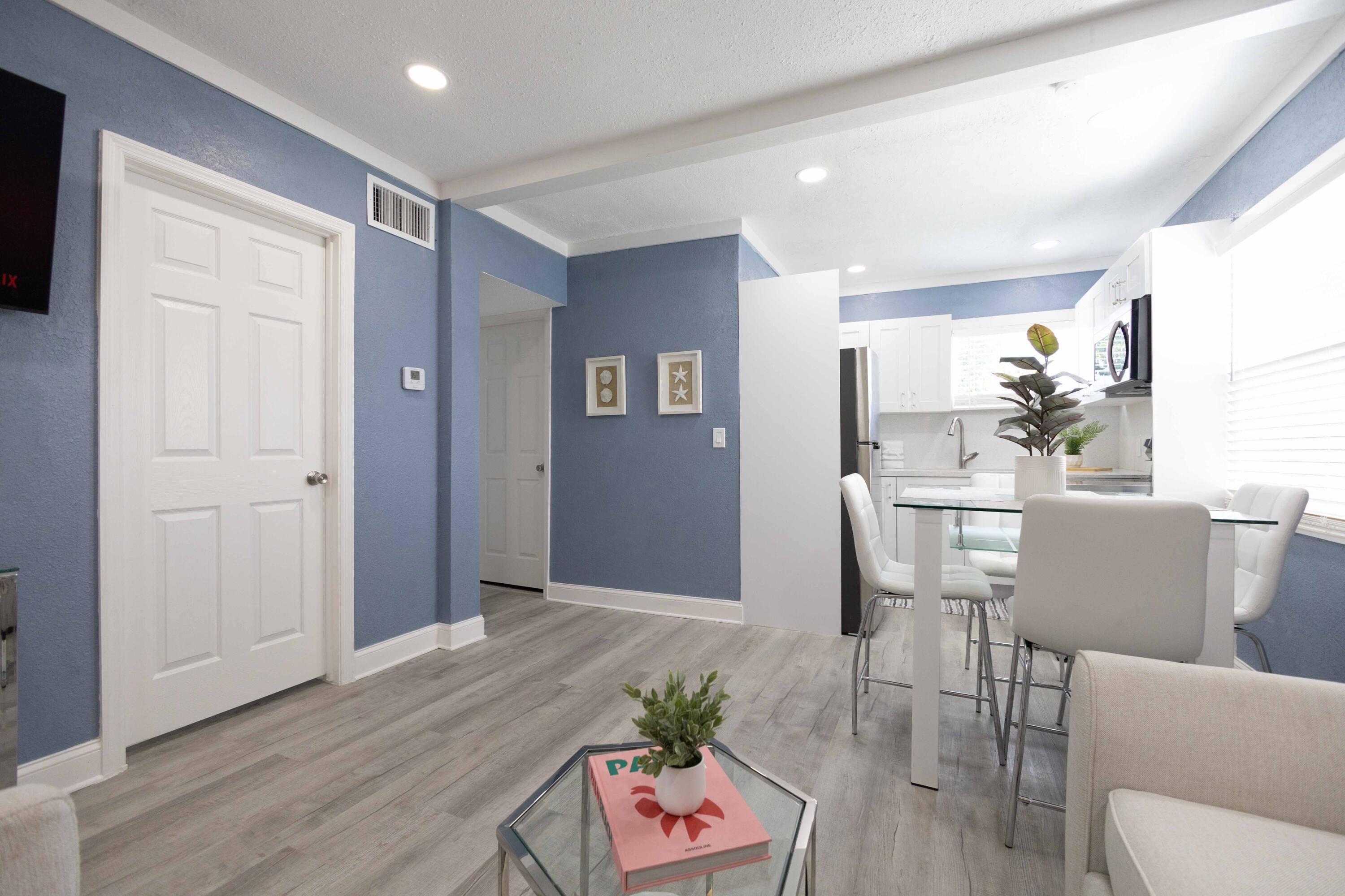 420 Avenida Alegre, Unit 4 West Palm Beach, FL 33405 - Photo 4 of 33 a living room with furniture and wooden floor