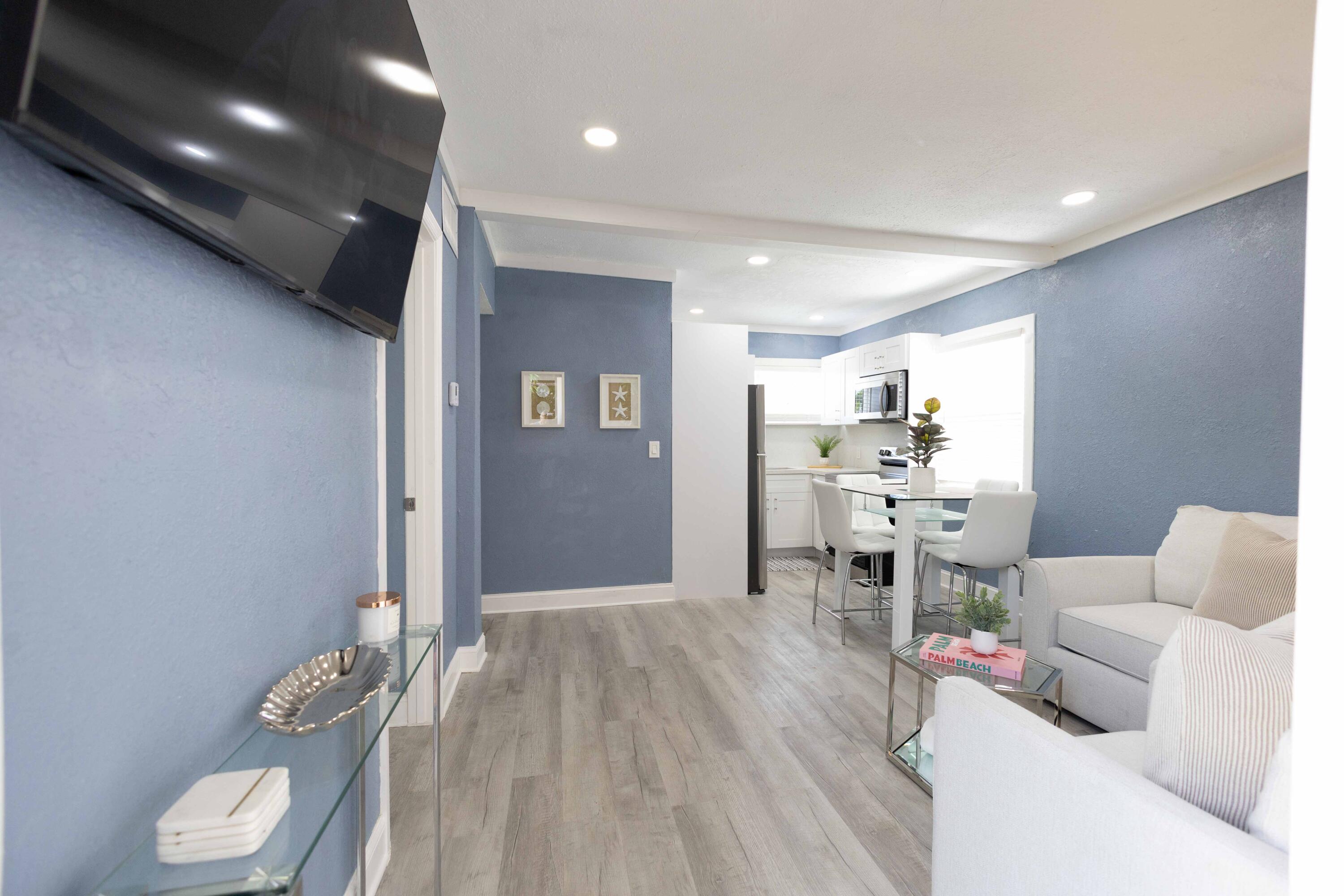 420 Avenida Alegre, Unit 4 West Palm Beach, FL 33405 - Photo 6 of 33 a living room with furniture and a wooden floor