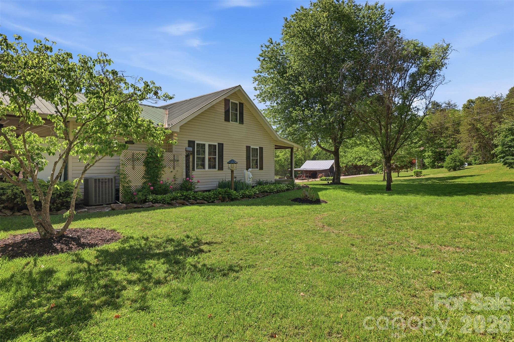 176-174 Oak Hollow Road Union Grove, NC 28689 - Photo 13 of 48 a front view of a house with a yard