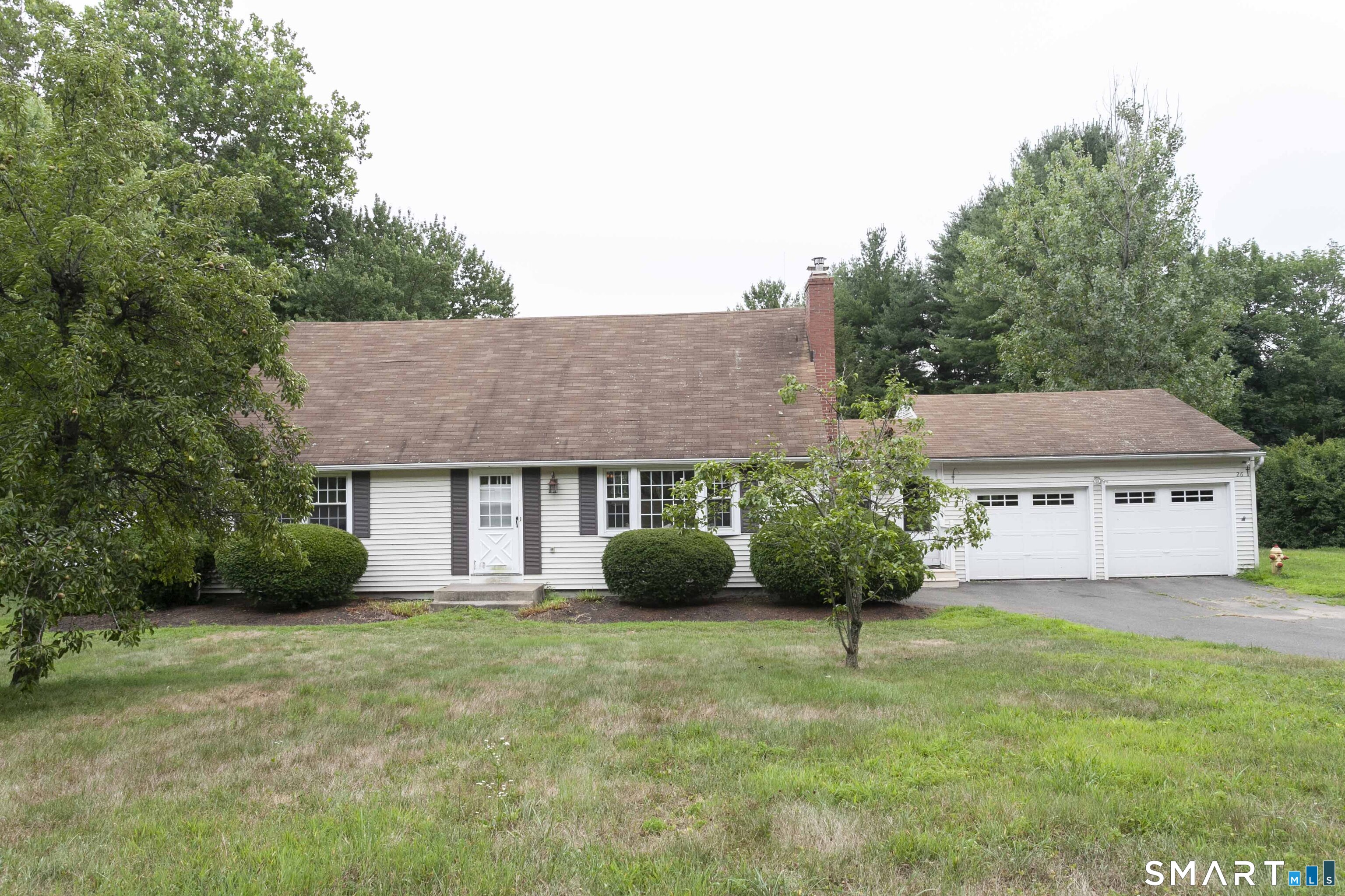 26 Deepwood Road Simsbury, CT 06070 - Photo 2 of 34