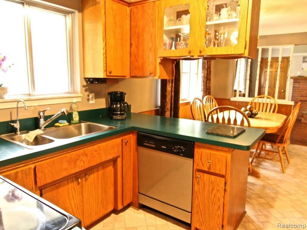 672 Old Perch Road Rochester, MI 48309 - Photo 17 of 52 IMG_1994.jpg