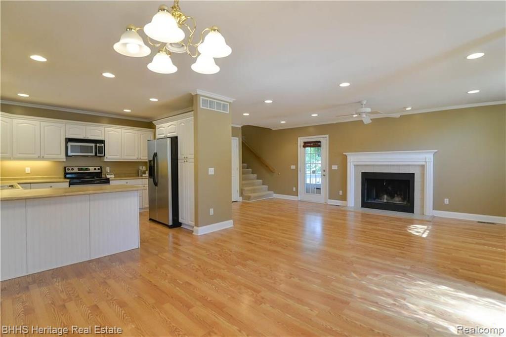 303 Byron Road Howell, MI 48843 - Photo 4 of 36