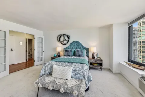 $424,000 | 155 North Harbor Drive, Unit 2404, Chicago, IL 60601