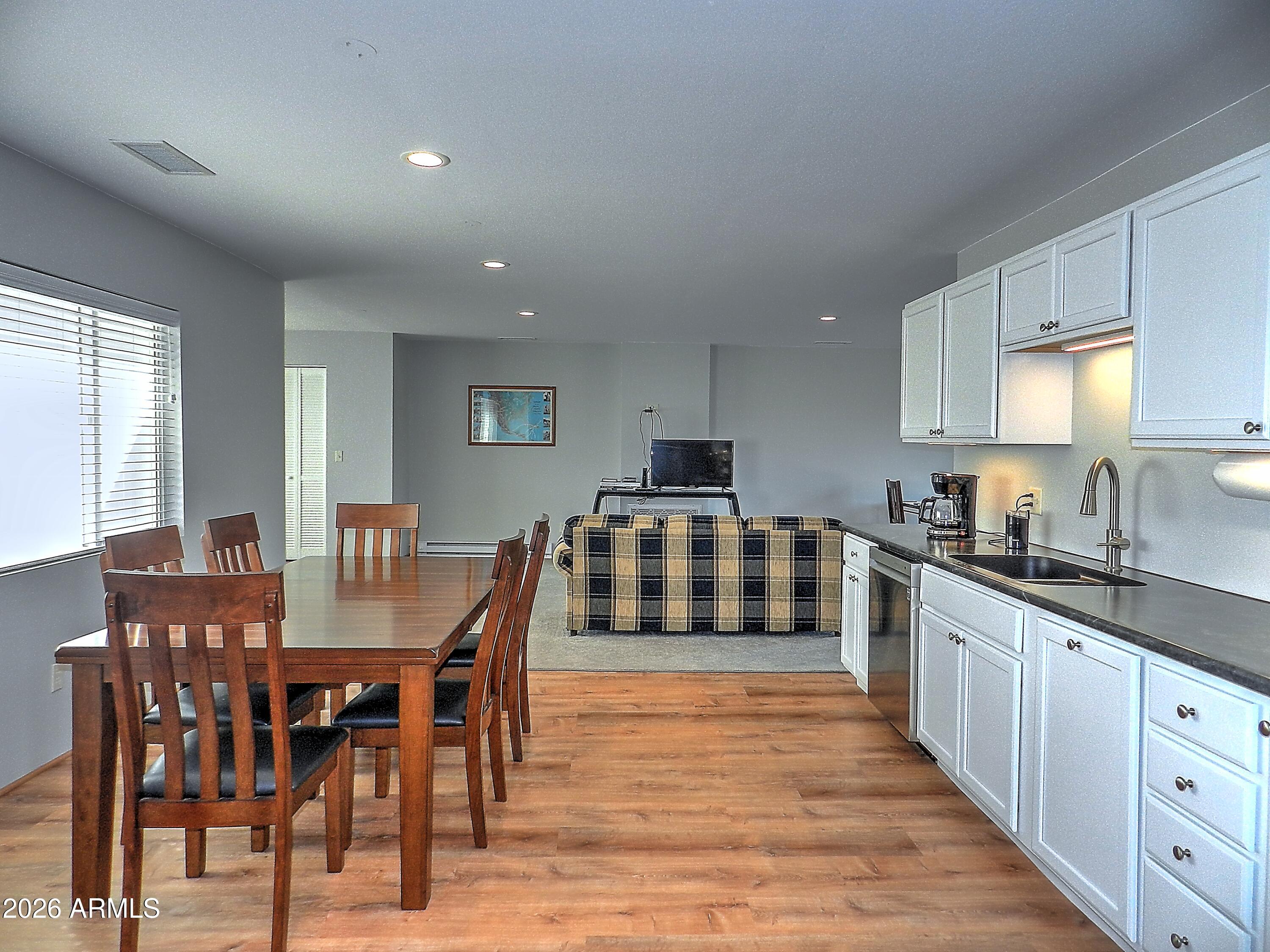 3960 East Lake Shore Drive Rimrock, AZ 86335 - Photo 4 of 32 Kitchen/Dining