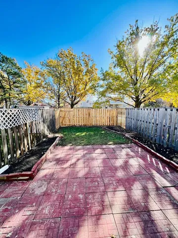 $2,700 | 2021 Farnham Court, Schaumburg, IL 60169