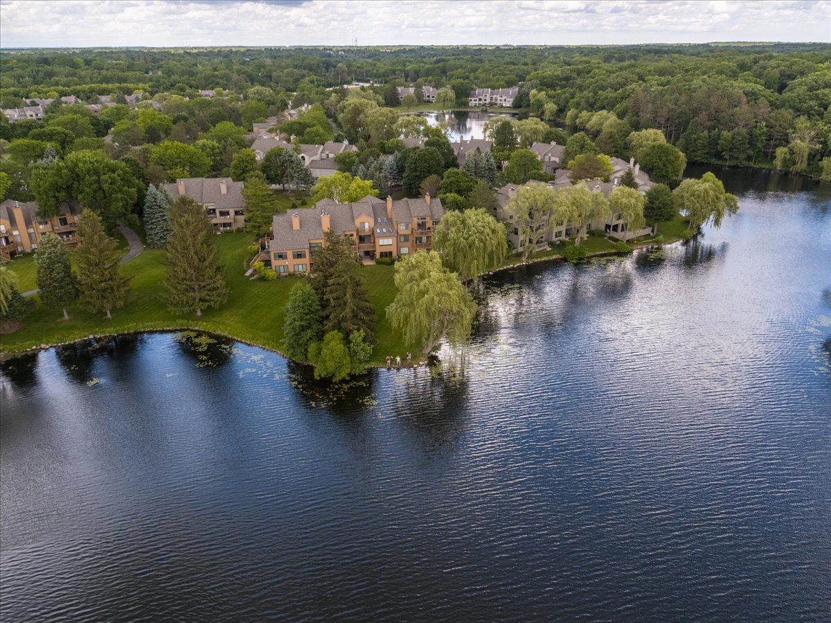 170 A Timber Ridge Lane, Unit A Lake Barrington, IL 60010 - Photo 23 of 26 Gallery Image 23