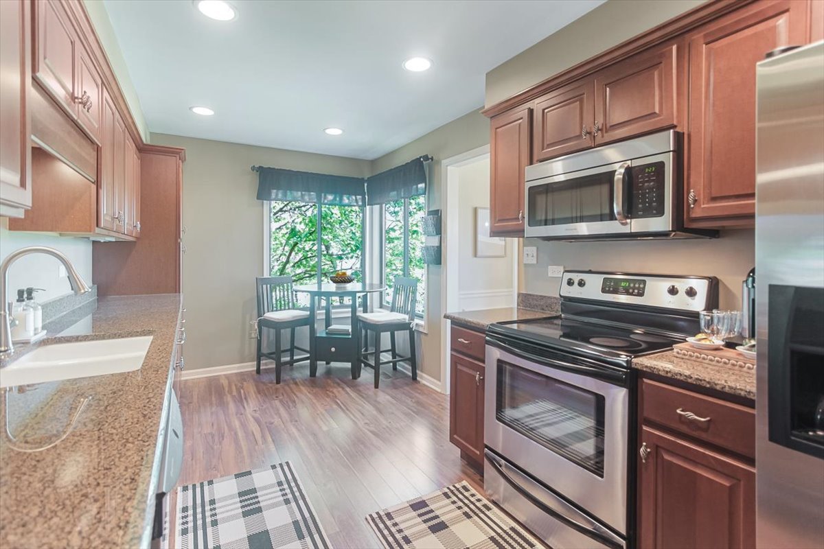 170 A Timber Ridge Lane, Unit A Lake Barrington, IL 60010 - Photo 8 of 26 Gallery Image 8