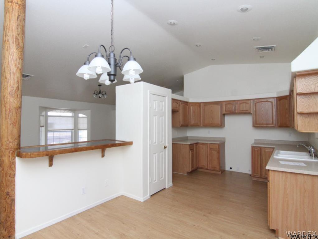 2010 East Cactus Wren Road Kingman, AZ 86409 - Photo 12 of 34 Kitchen