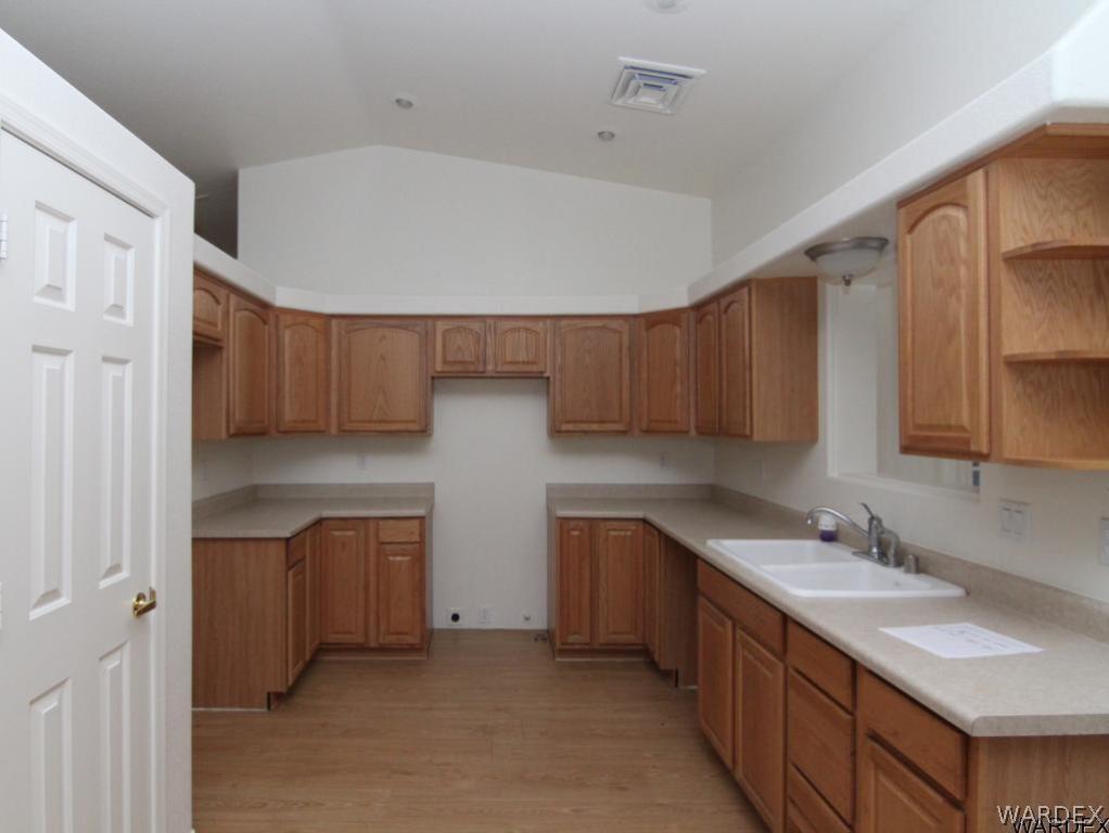 2010 East Cactus Wren Road Kingman, AZ 86409 - Photo 13 of 34 Kitchen