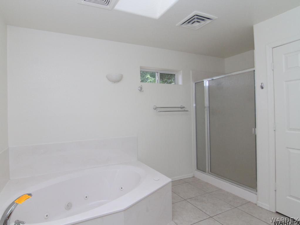 2010 East Cactus Wren Road Kingman, AZ 86409 - Photo 16 of 34 Master Bathroom