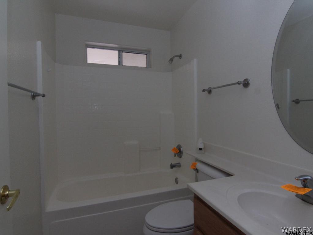 2010 East Cactus Wren Road Kingman, AZ 86409 - Photo 22 of 34 Guest Bathroom