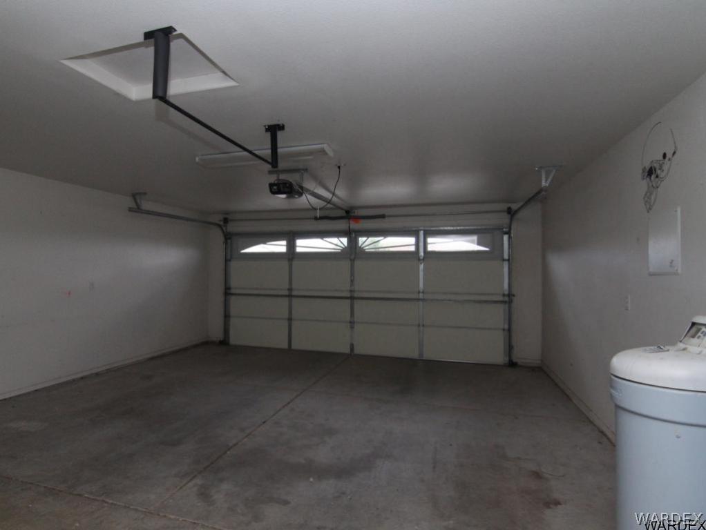2010 East Cactus Wren Road Kingman, AZ 86409 - Photo 23 of 34 Attached Garage Interior