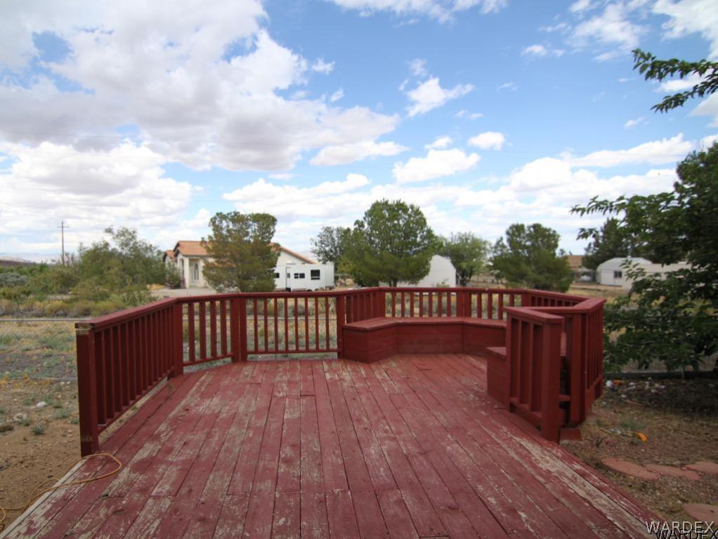 2010 East Cactus Wren Road Kingman, AZ 86409 - Photo 25 of 34 Deck