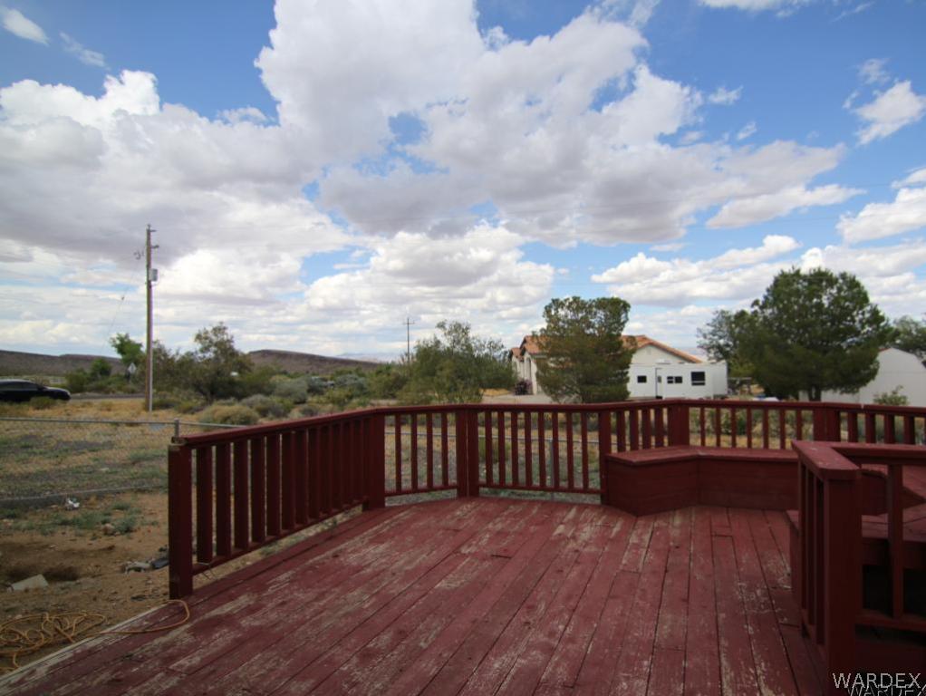 2010 East Cactus Wren Road Kingman, AZ 86409 - Photo 27 of 34 Deck