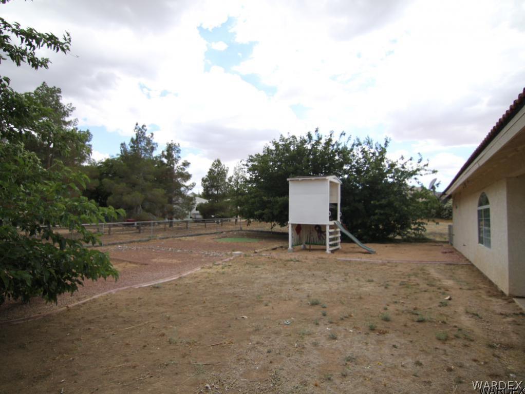 2010 East Cactus Wren Road Kingman, AZ 86409 - Photo 28 of 34 Rear Yard
